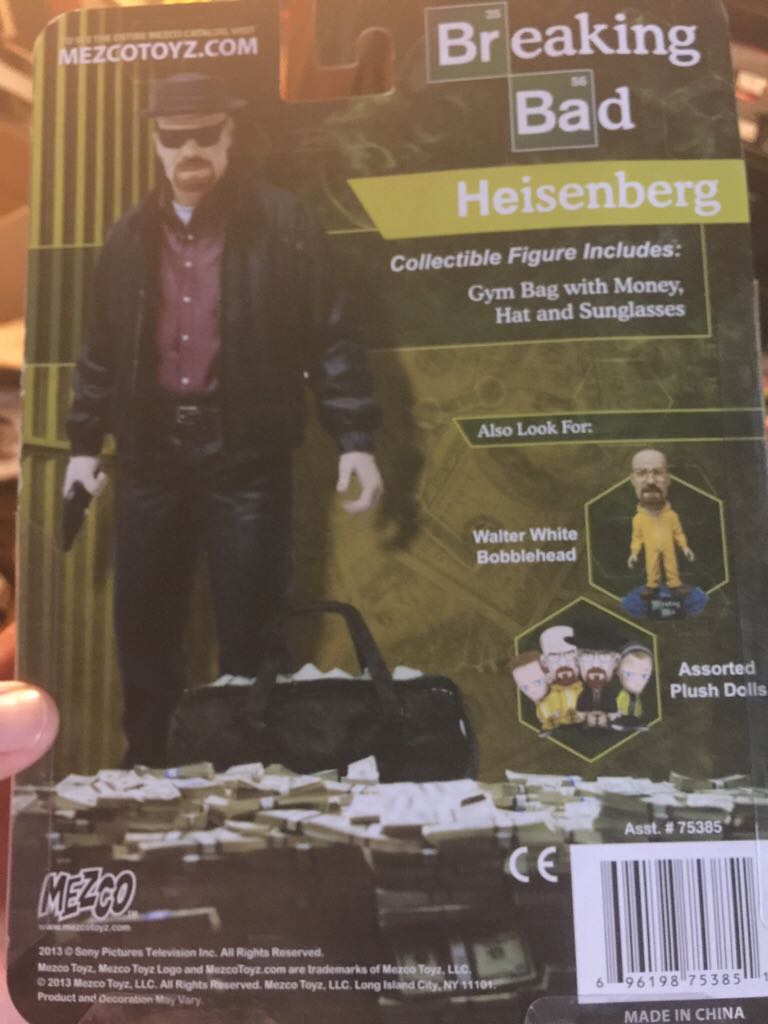 Walter White - Mezco Toys (Breaking Bad) action figure collectible [Barcode 696198753851] - Main Image 2