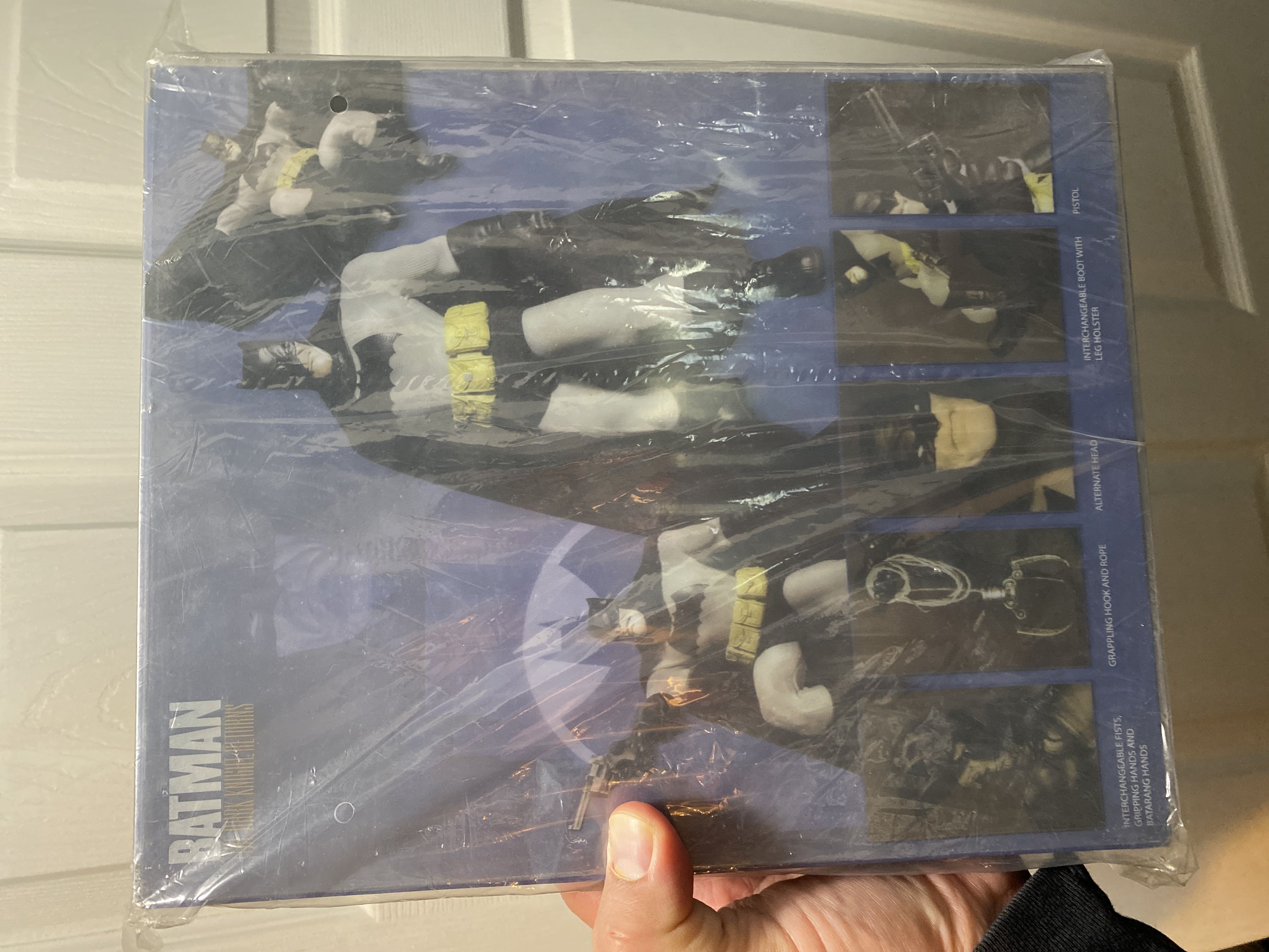 Mezco One:12 Batman (The Dark Knight Returns) - Mezco Toys (DC Comics) action figure collectible [Barcode 696198760019] - Main Image 4