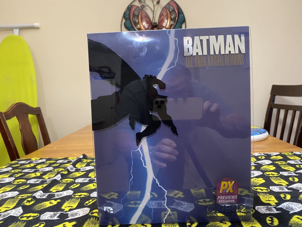 Mezco Toys One:12 Collective: Batman: The Dark Knight Returns Action Figure - Mezco Toyz (One:12 Collective) action figure collectible [Barcode 696198760026] - Main Image 3