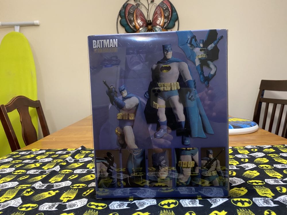 Mezco Toys One:12 Collective: Batman: The Dark Knight Returns Action Figure - Mezco Toyz (One:12 Collective) action figure collectible [Barcode 696198760026] - Main Image 4