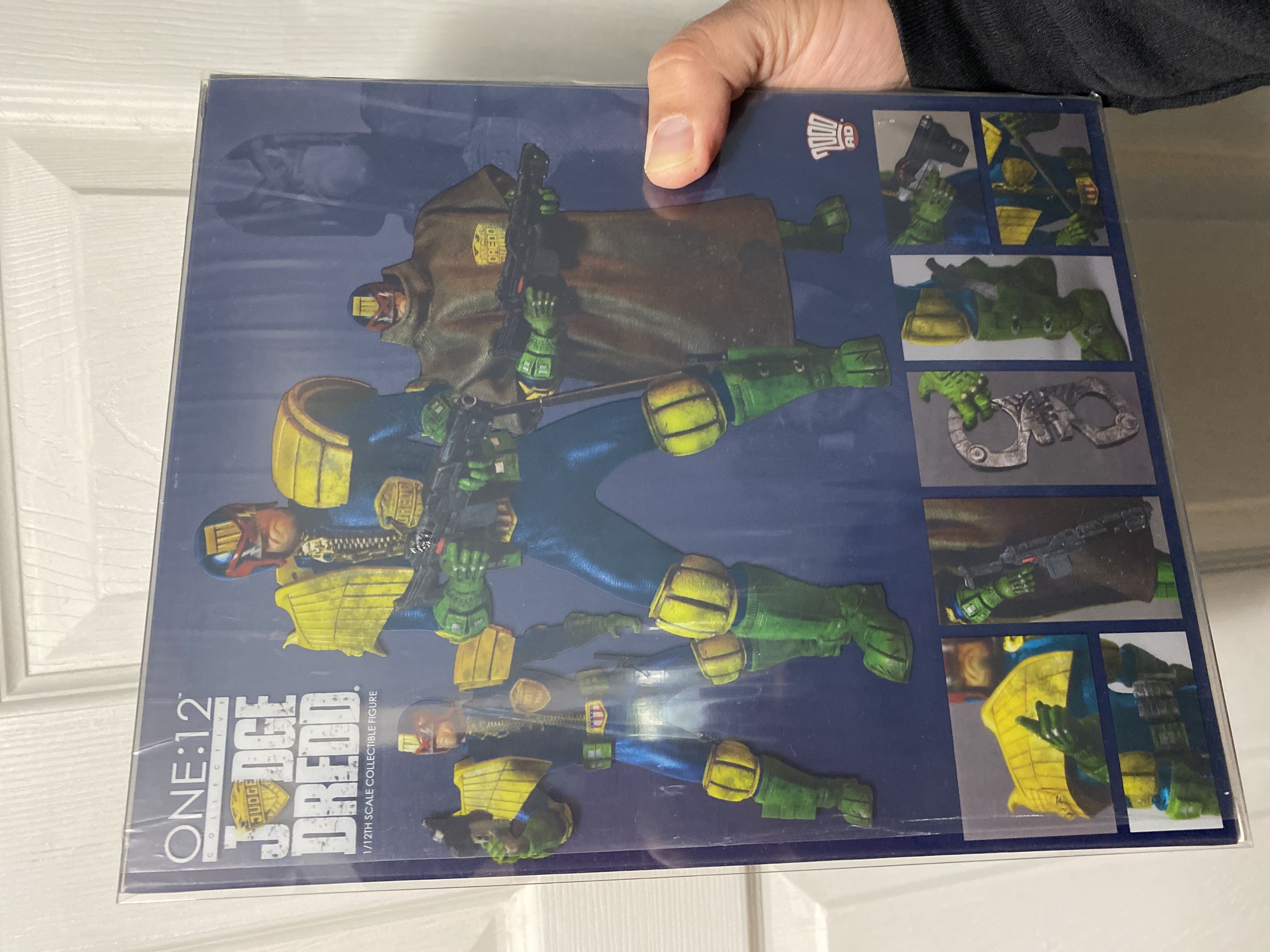 Judge Dredd PX - Mezco Toyz (JUDGE DREDD) action figure collectible [Barcode 696198760231] - Main Image 3