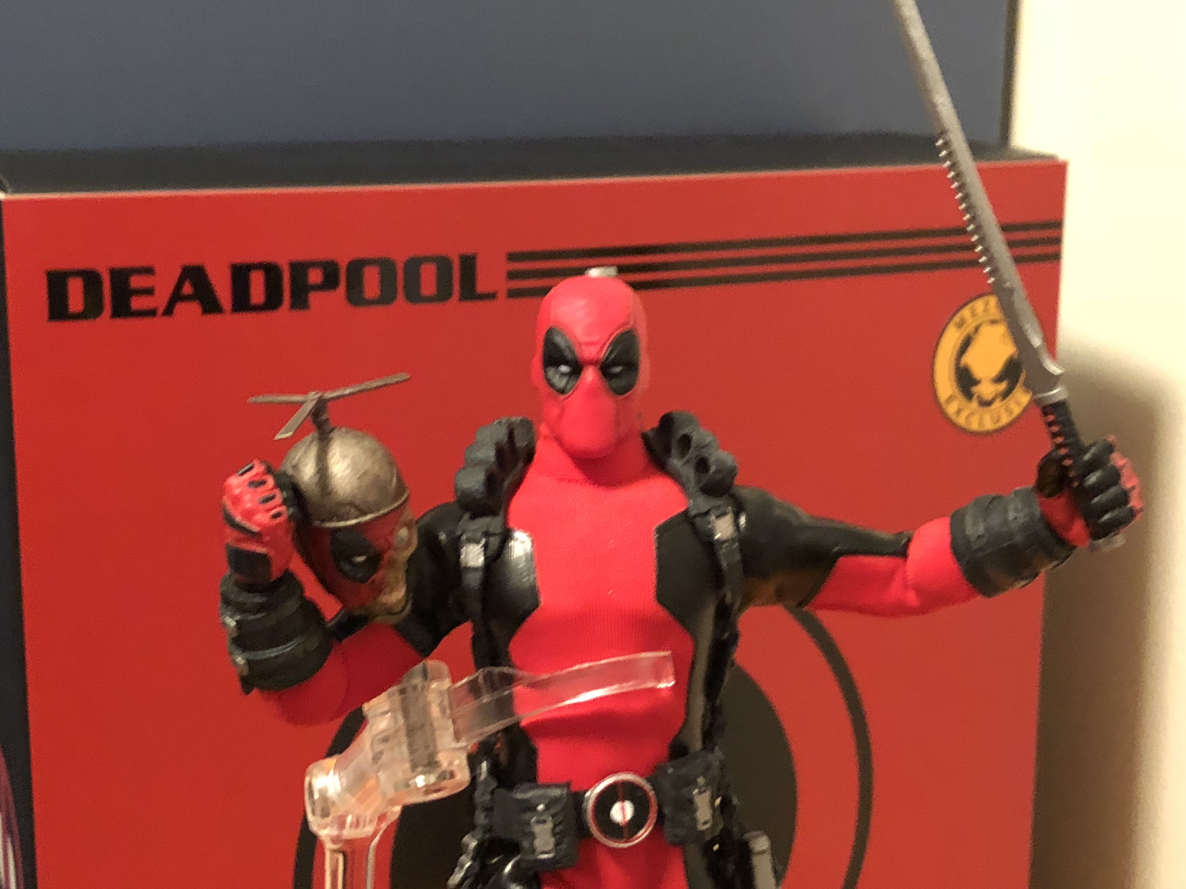 Mezco One:12 Collective Deadpool - Mezco Toyz (One:12) action figure collectible [Barcode 696198764505] - Main Image 4