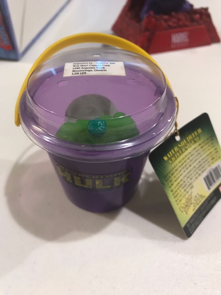 Hulk Water Squirter  action figure collectible [Barcode 697696300103] - Main Image 1