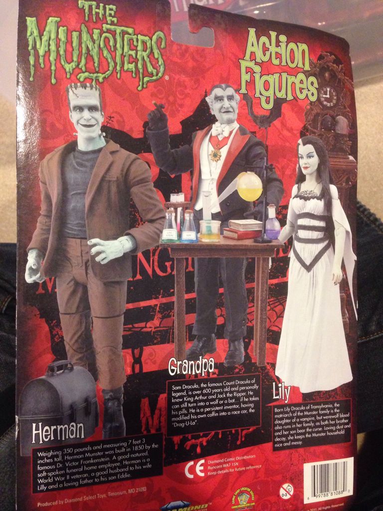 Grandpa - Diamond Select Toys (The Munsters) action figure collectible [Barcode 699122810880] - Main Image 2