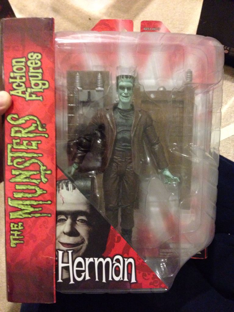 Herman Munster  - Diamond Select Toys action figure collectible [Barcode 699122811108] - Main Image 2