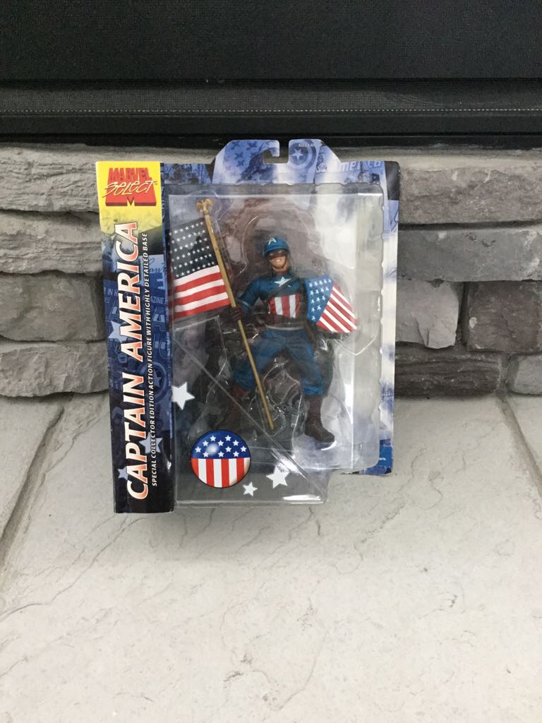 Ultimate Captain America - Diamond Select (Captain America) action figure collectible [Barcode 699788107577] - Main Image 2
