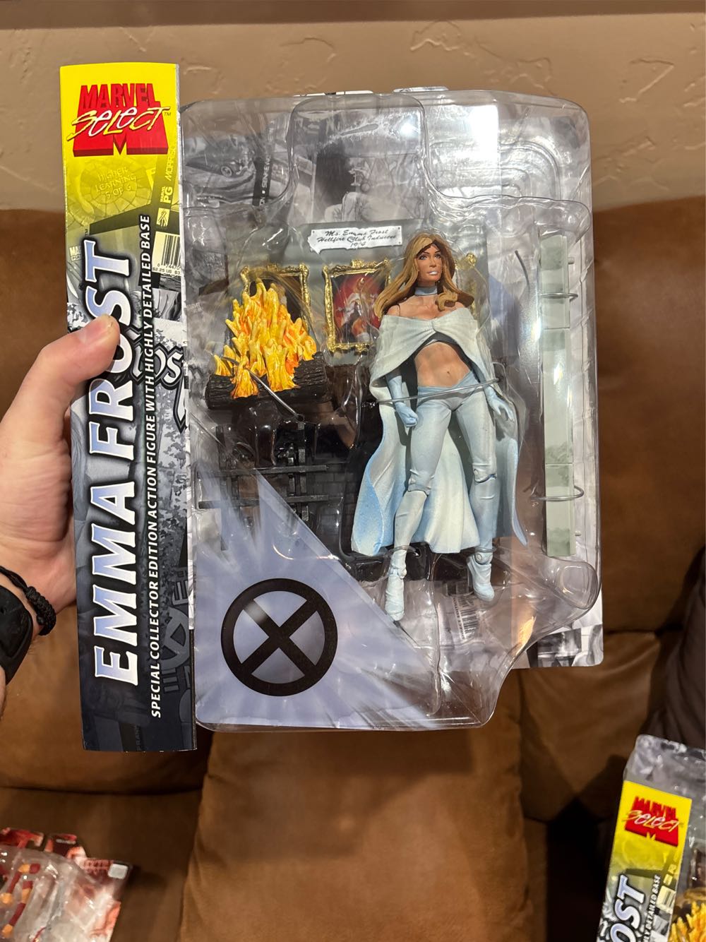 Emma Frost - Diamond Select Toys (Marvel Select) action figure collectible [Barcode 699788107751] - Main Image 3