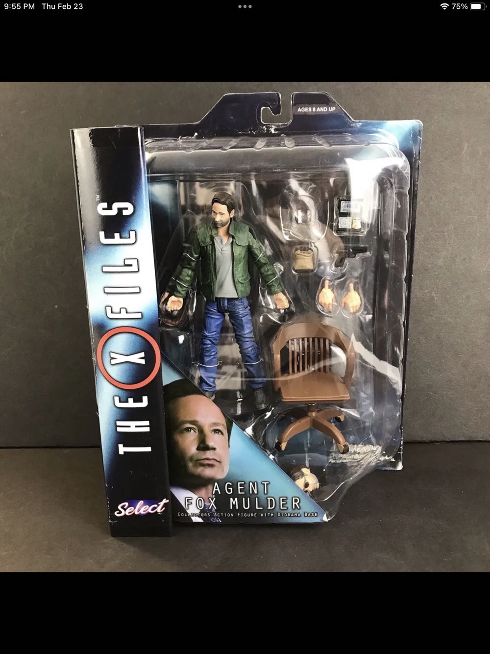 Fox Mulder - Diamond Select (The X-files) action figure collectible [Barcode 699788119280] - Main Image 2