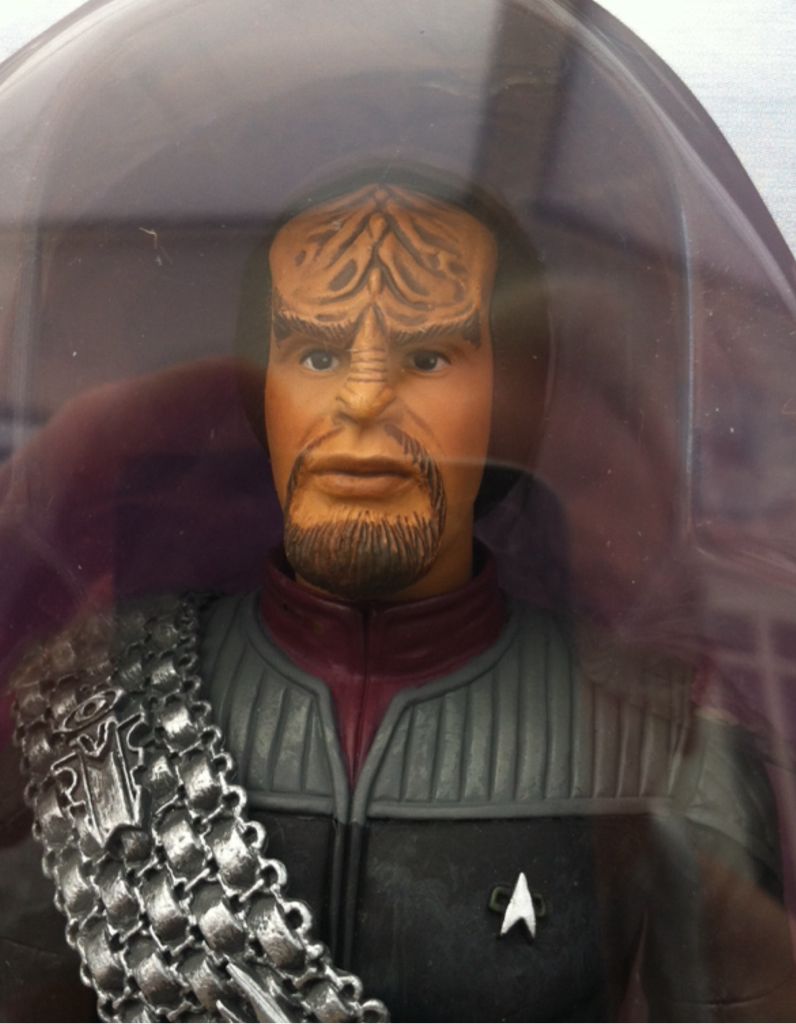Lt. comm. Worf (Nemesis) - Diamond Select (Star Trek) (Star Trek Nemesis) action figure collectible [Barcode 699788175095] - Main Image 2