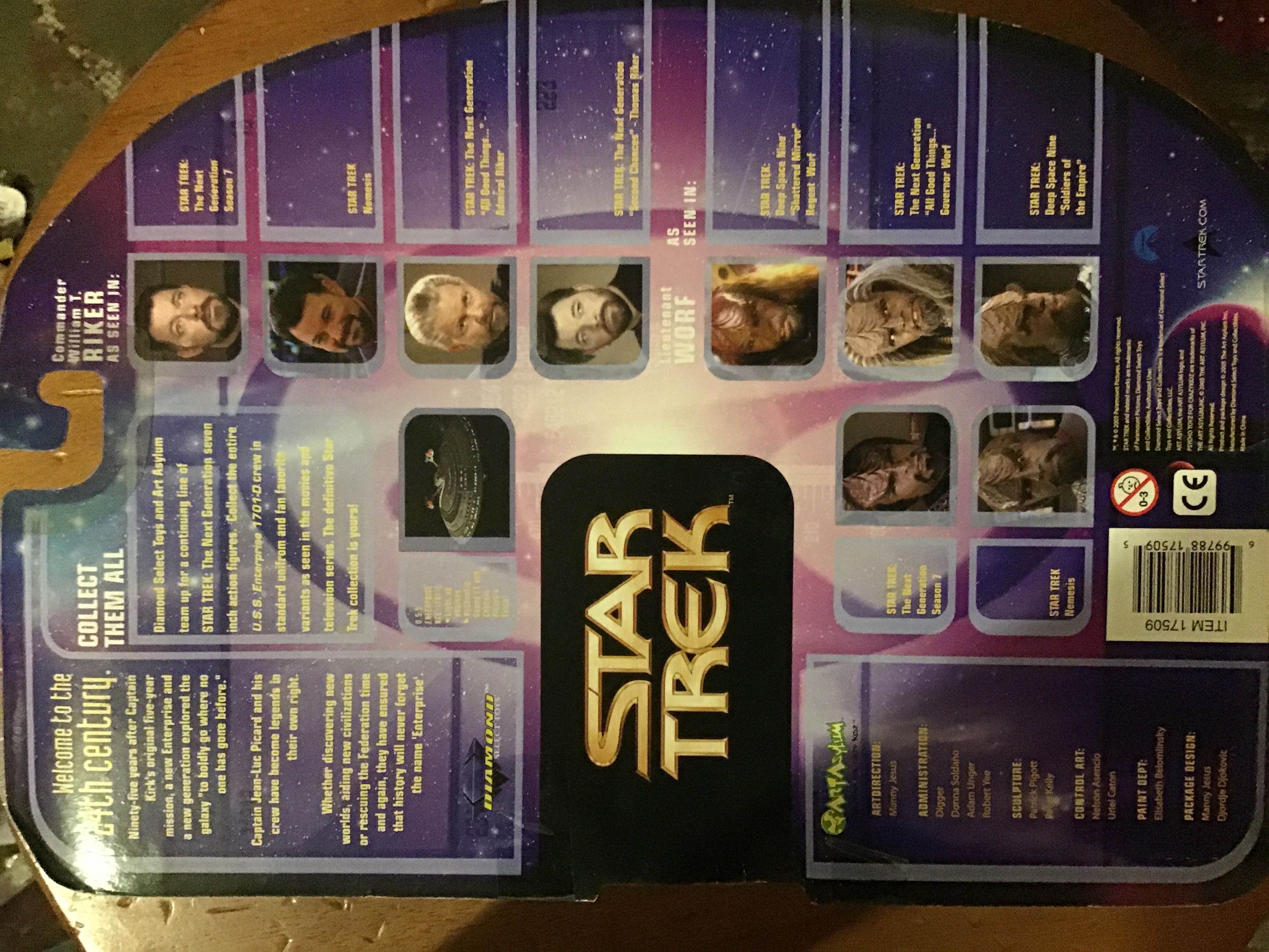 Lt. comm. Worf (Nemesis) - Diamond Select (Star Trek) (Star Trek Nemesis) action figure collectible [Barcode 699788175095] - Main Image 3