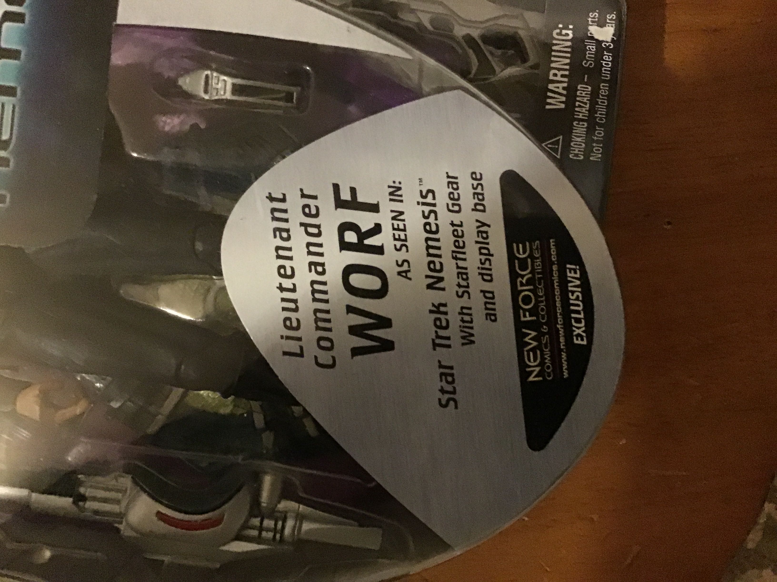 Lt. comm. Worf (Nemesis) - Diamond Select (Star Trek) (Star Trek Nemesis) action figure collectible [Barcode 699788175095] - Main Image 4