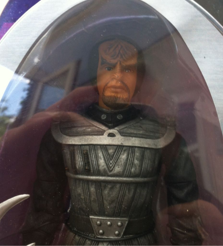 Lt. Com. Worf (Klingon Gear) - Diamond Select (Star Trek) (Star Trek Deep Space Nine) action figure collectible [Barcode 699788175118] - Main Image 2