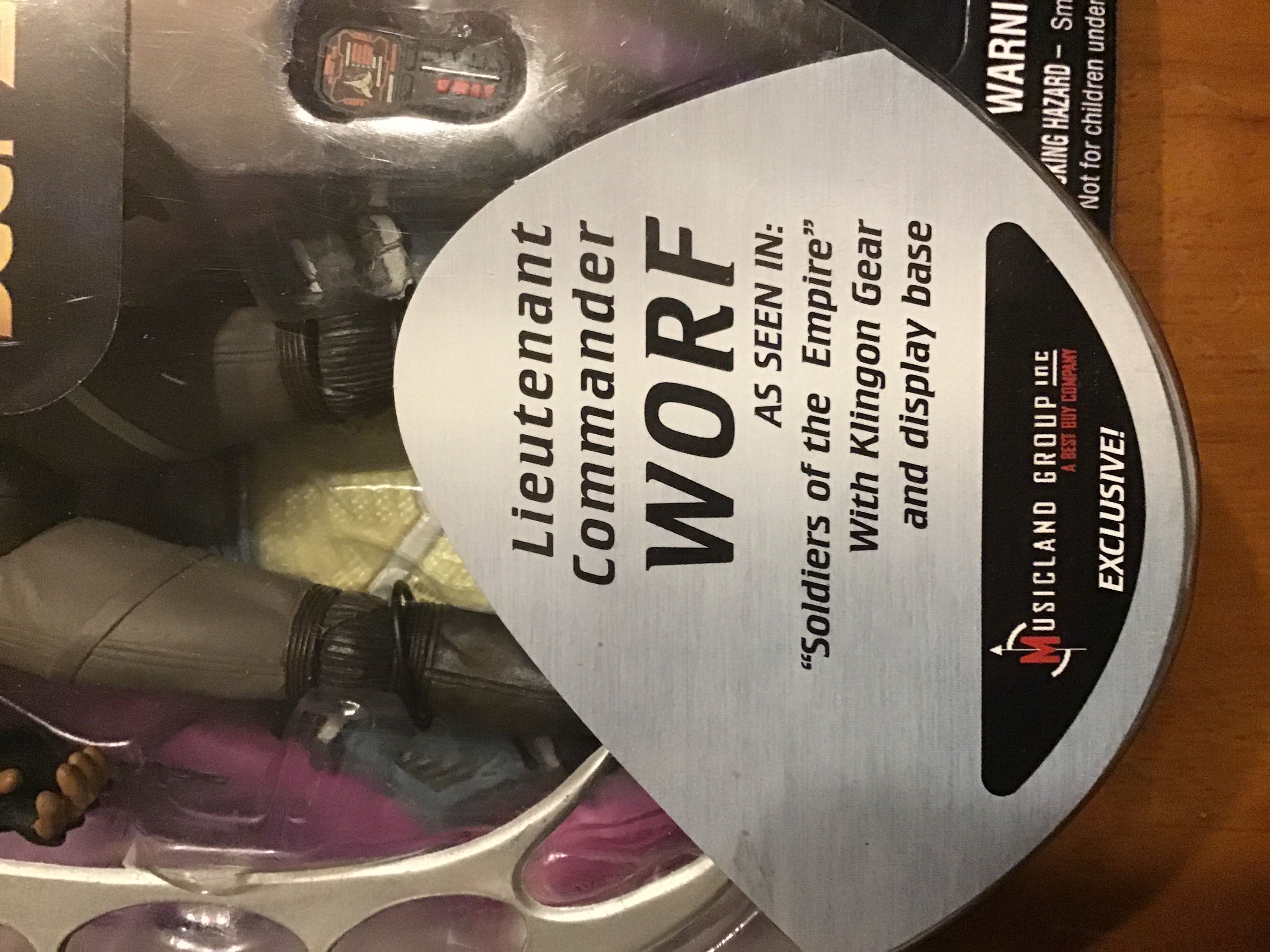 Lt. Com. Worf (Klingon Gear) - Diamond Select (Star Trek) (Star Trek Deep Space Nine) action figure collectible [Barcode 699788175118] - Main Image 3