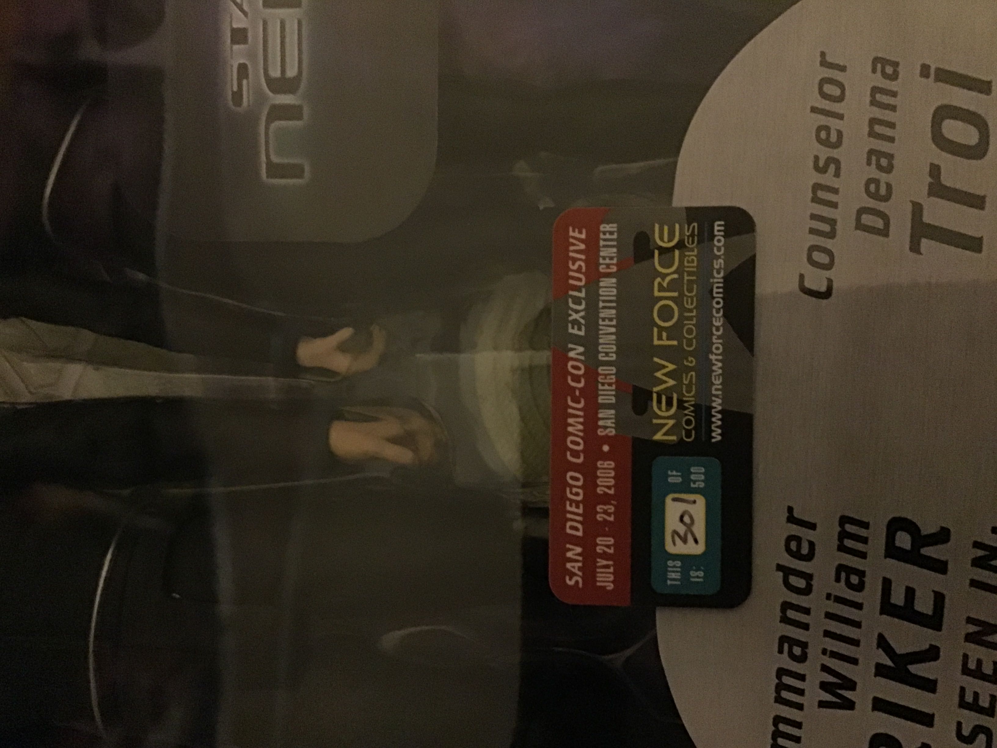 Riker & Troi (Nemesis) - Diamond Select (Star Trek) (Star Trek Nemesis) action figure collectible [Barcode 699788175378] - Main Image 3