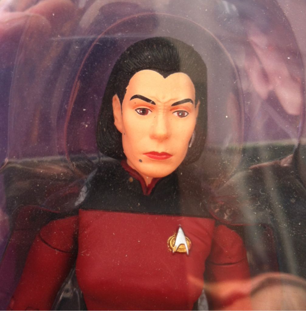 Ensign Ro Laren - Star Trek (Star Trek: The Next Generation) - Diamond Select (Star Trek) (Star Trek) action figure collectible [Barcode 699788175569] - Main Image 2