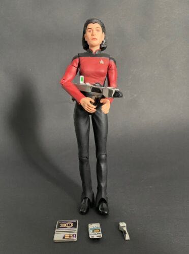 Ensign Ro Laren - Star Trek (Star Trek: The Next Generation) - Diamond Select (Star Trek) (Star Trek) action figure collectible [Barcode 699788175569] - Main Image 4