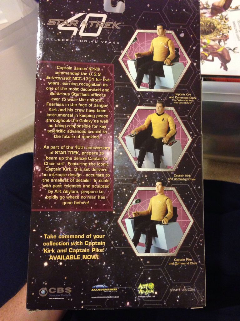 Captain James T. Kirk (Star Trek TOS) - Diamond Select Toys (Star Trek Deluxe) action figure collectible [Barcode 699788175644] - Main Image 2