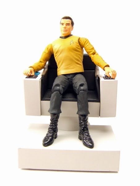 Captain James T. Kirk (Star Trek TOS) - Diamond Select Toys (Star Trek Deluxe) action figure collectible [Barcode 699788175644] - Main Image 3