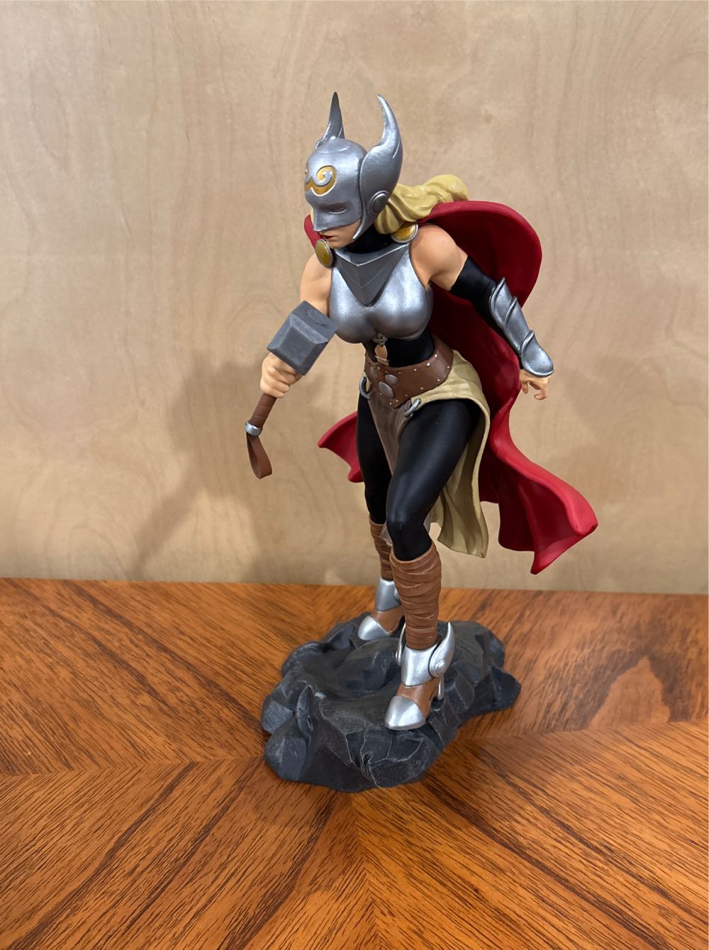 Thor: Diamond Select PVC Statue - Lady Thor - Dialond Selections (Marvel Gallery) action figure collectible [Barcode 699788181591] - Main Image 2