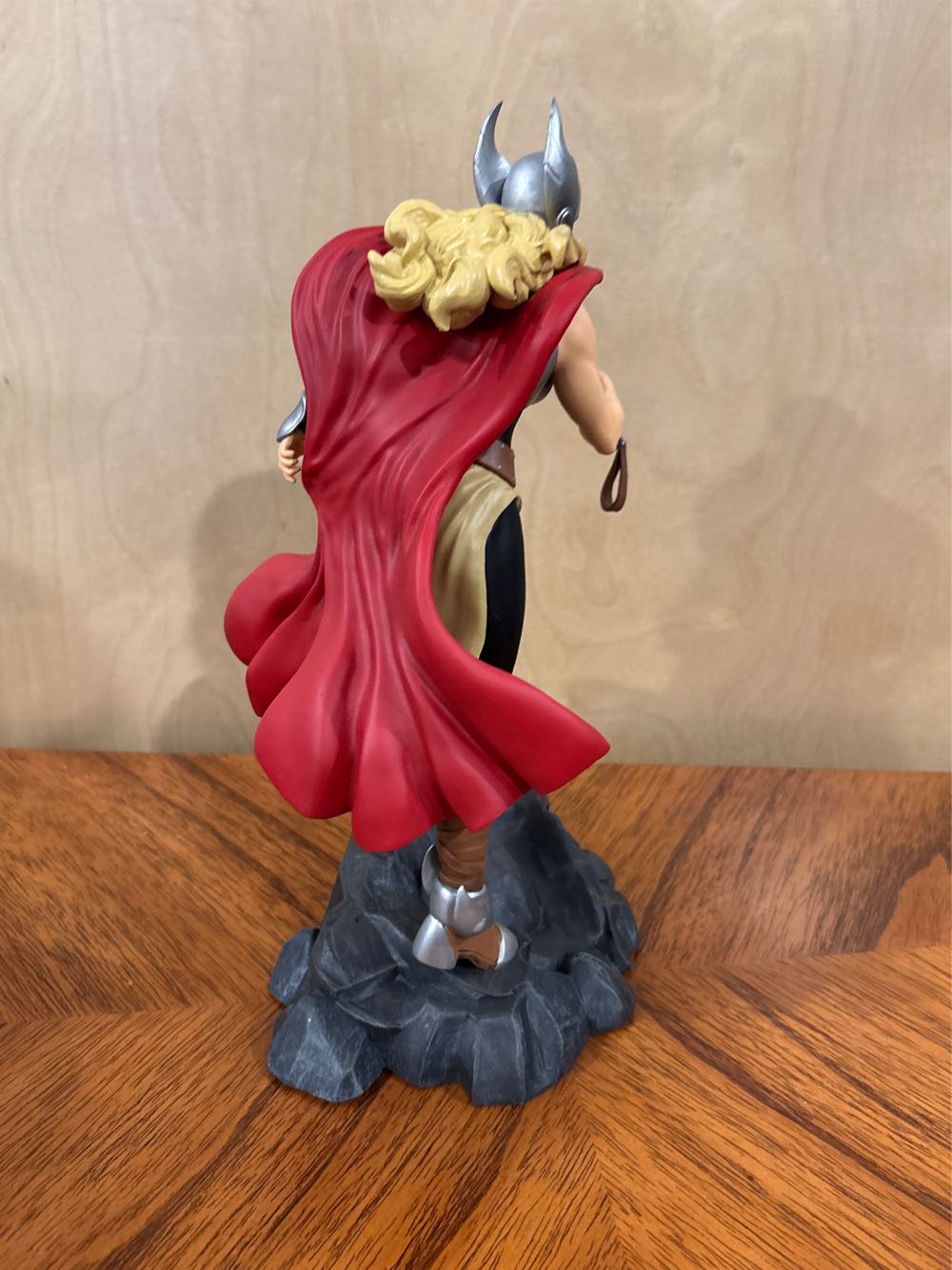Thor: Diamond Select PVC Statue - Lady Thor - Dialond Selections (Marvel Gallery) action figure collectible [Barcode 699788181591] - Main Image 3
