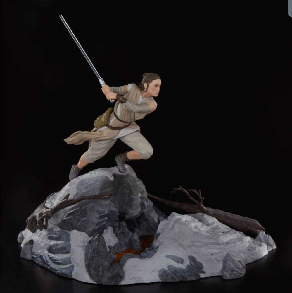 Star Wars: The Black Series: REY Center Piece - Hasbro (Space/Sc-Fi) action figure collectible [Barcode 630509671168] - Main Image 3