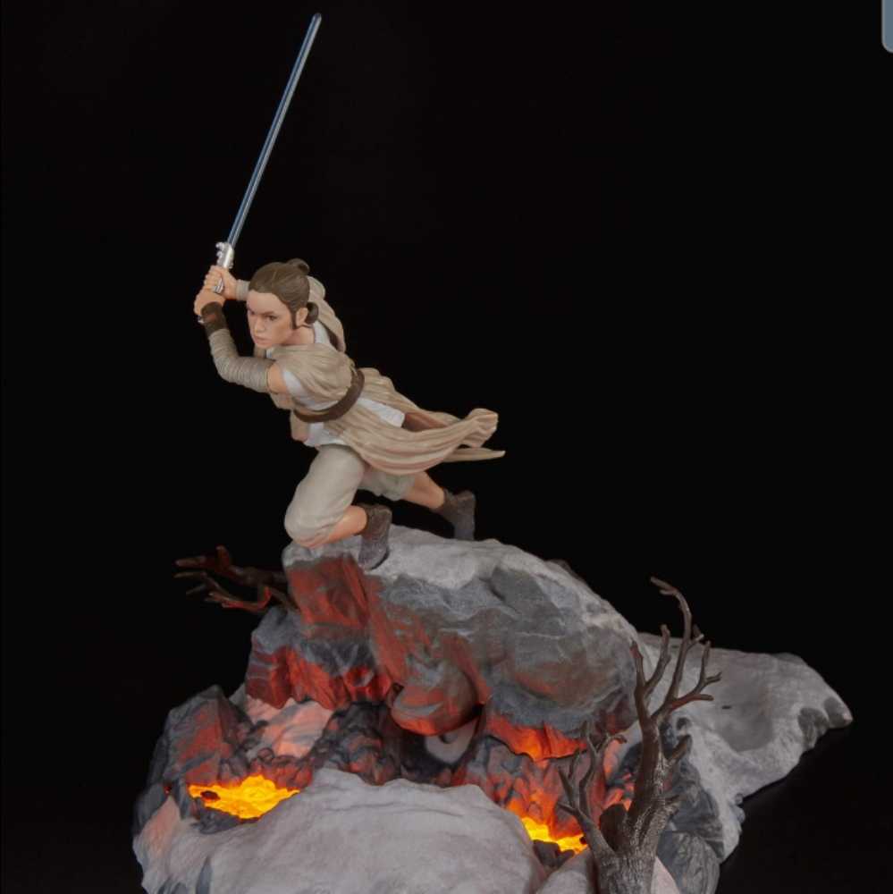 Star Wars: The Black Series: REY Center Piece - Hasbro (Space/Sc-Fi) action figure collectible [Barcode 630509671168] - Main Image 4