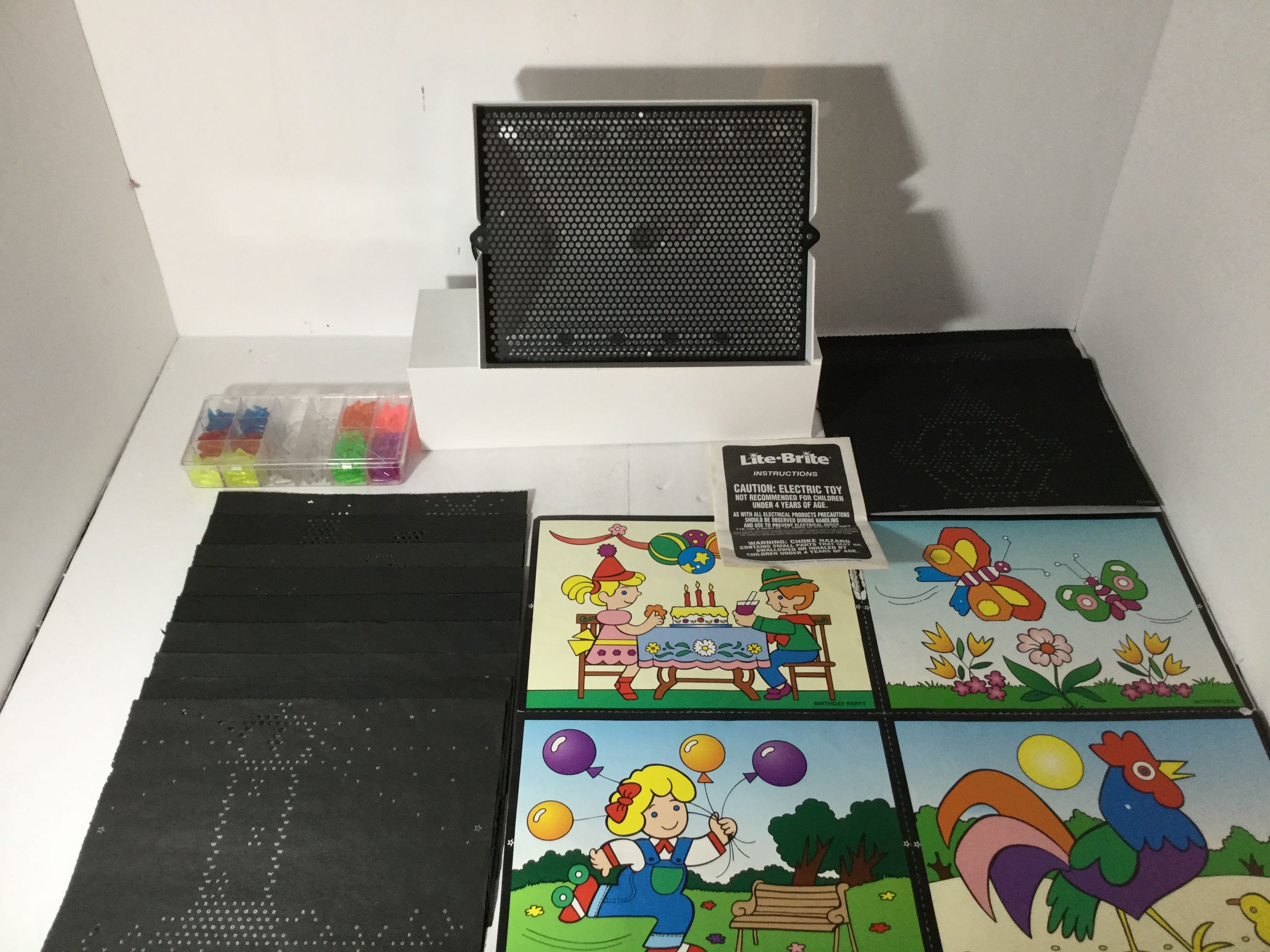 lite Brite - Milton Bradley action figure collectible [Barcode 032244047800] - Main Image 3