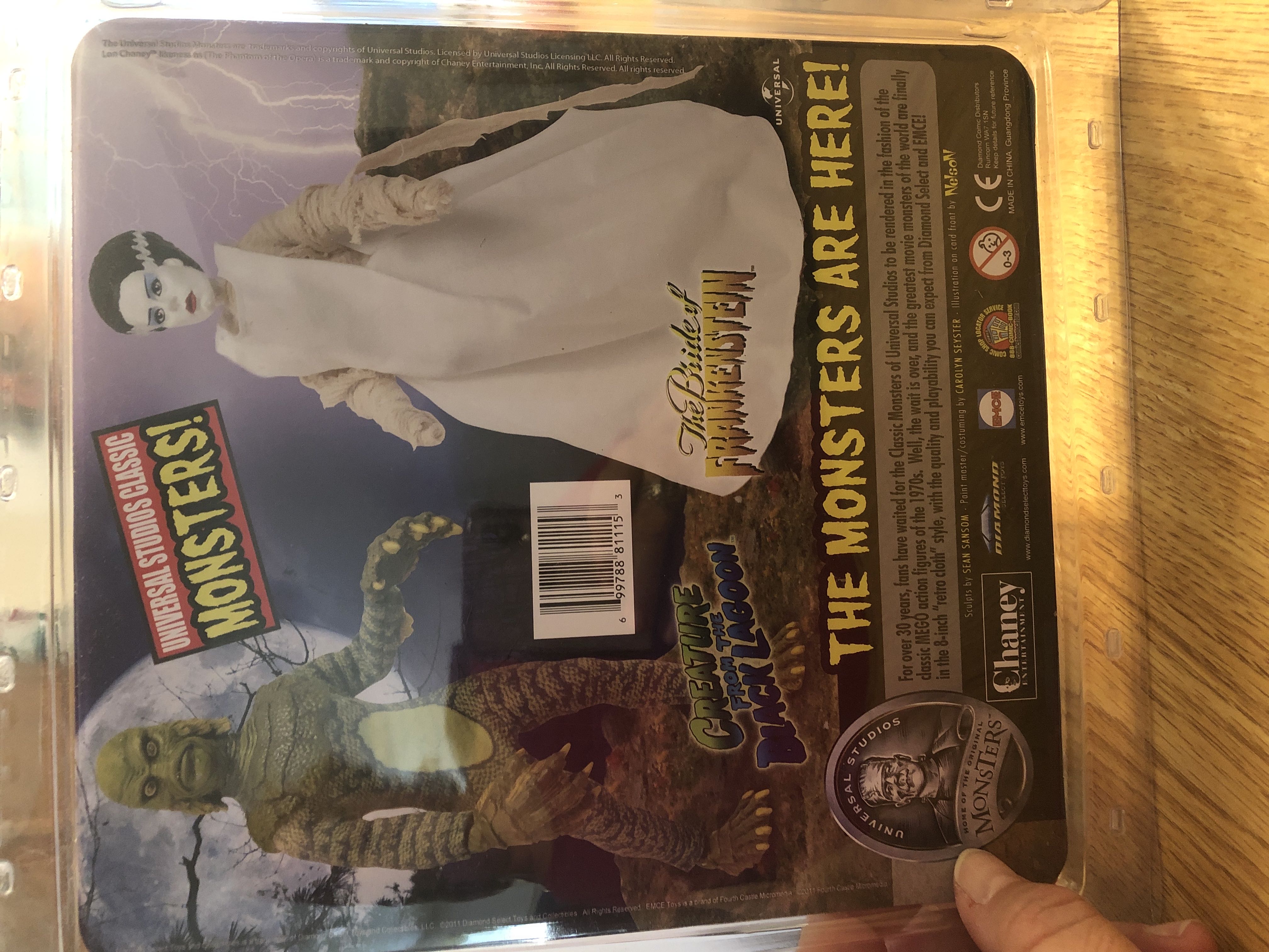 The Bride Of Frankenstein Retro Cloth 8” Figure - Diamond Select Toys (Universal Monsters) action figure collectible [Barcode 699788811153] - Main Image 2
