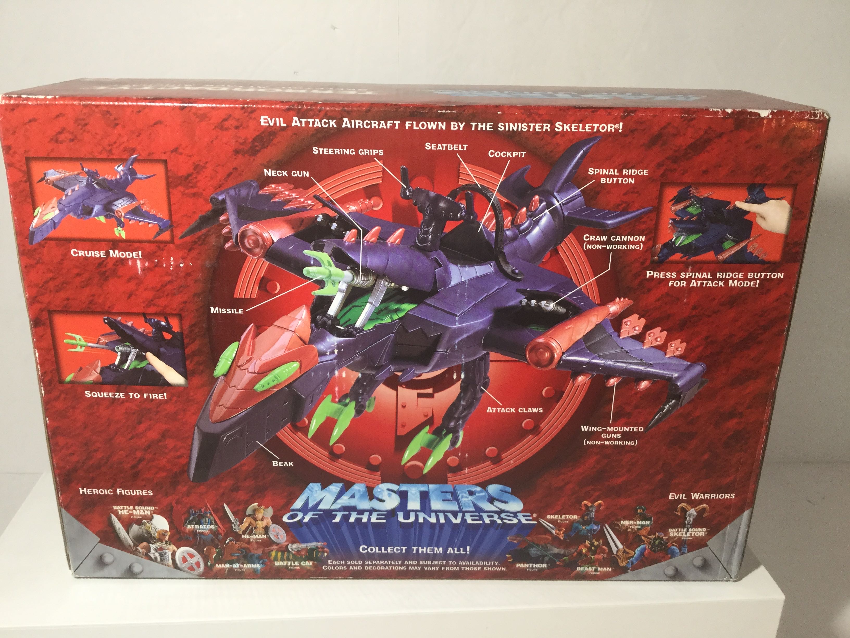 Terrordactyl Skeletor Attack Aircraft - Mattel (Masters Of The Universe 200x) action figure collectible [Barcode 074299472060] - Main Image 2