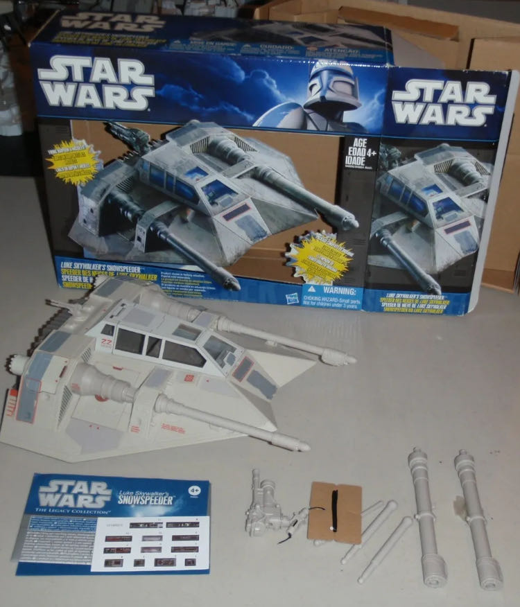 Luke Skywalker’s Snowspeeder - Hasbro (Saga Legends) action figure collectible [Barcode 653569491781] - Main Image 3