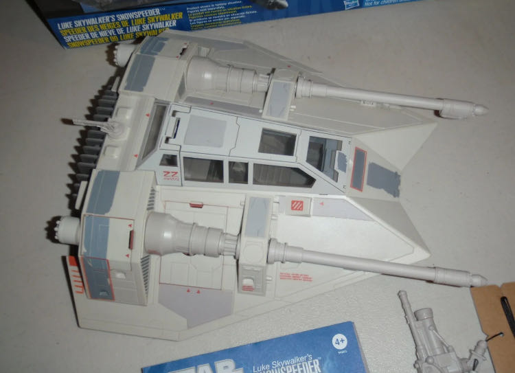 Luke Skywalker’s Snowspeeder - Hasbro (Saga Legends) action figure collectible [Barcode 653569491781] - Main Image 4