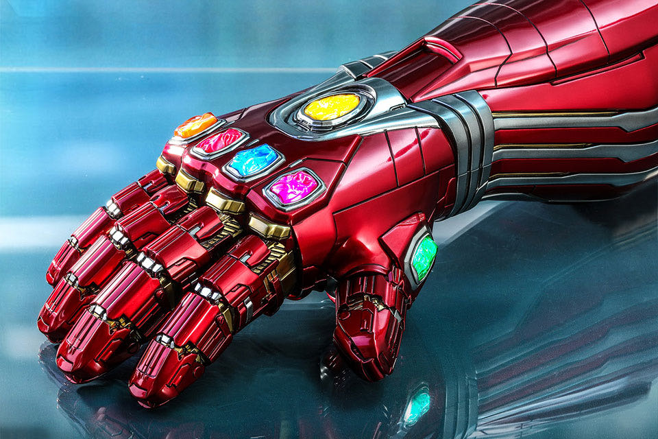 Nano Gauntlet Life Size Replica - Hot Toys (Life Size Masterpiece Series) action figure collectible [Barcode 4895228600264] - Main Image 2