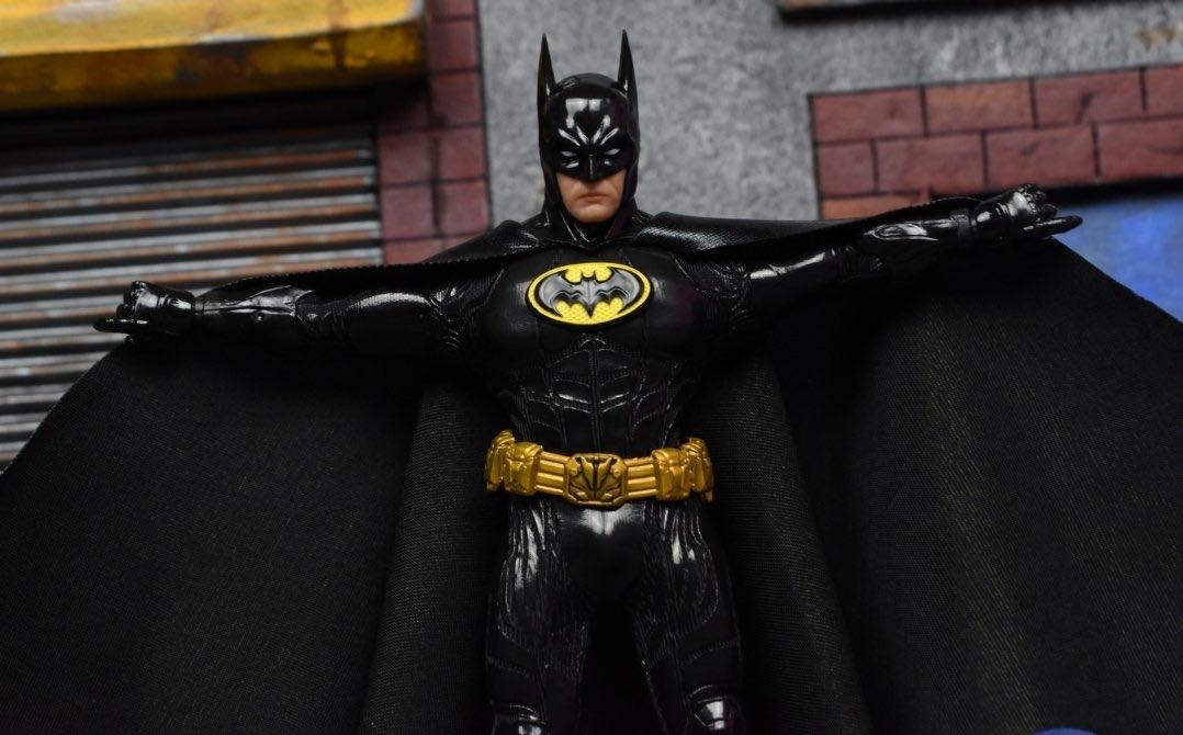 Batman Sovereign Knight (Onyx Edition) - Mezco (Comics) action figure collectible - Main Image 3