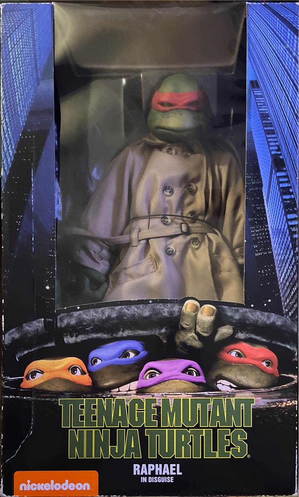 TMNT (1:4 Scale): Raphael In Disguise - Neca Reel Toys (Neca Teenage Mutant Ninja Turtles Movie) action figure collectible [Barcode 634482540657] - Main Image 2