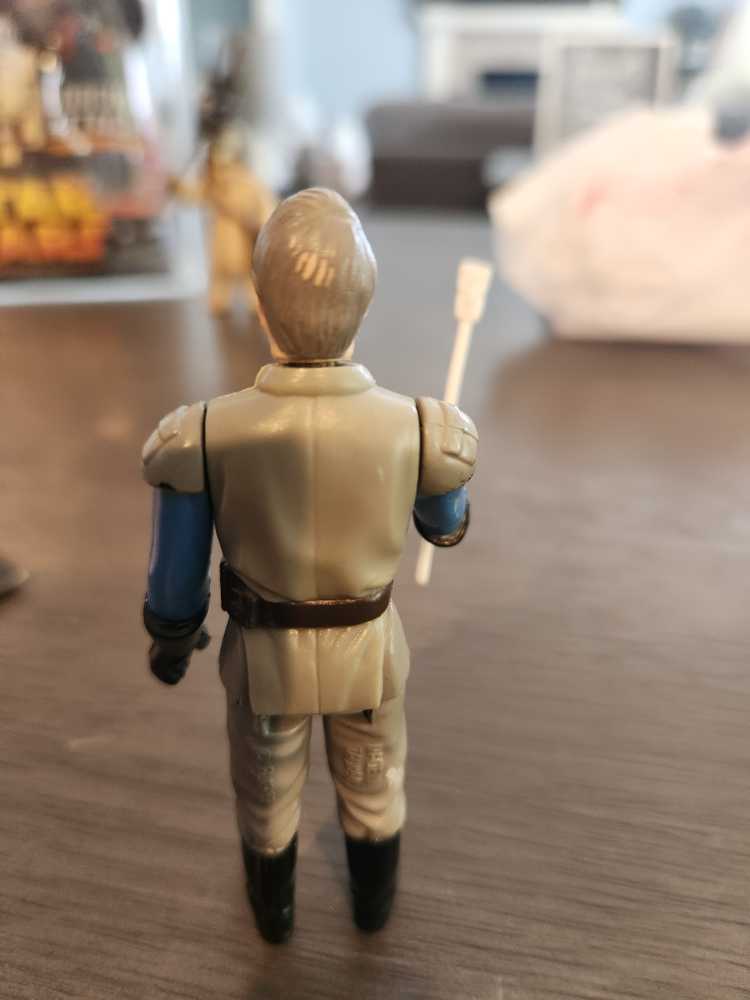 Star Wars ROJ: General Madine - Kenner (Hong Kong COO 1 (Flesh moulded hea) missing staff) action figure collectible [Barcode 076281695709] - Main Image 4