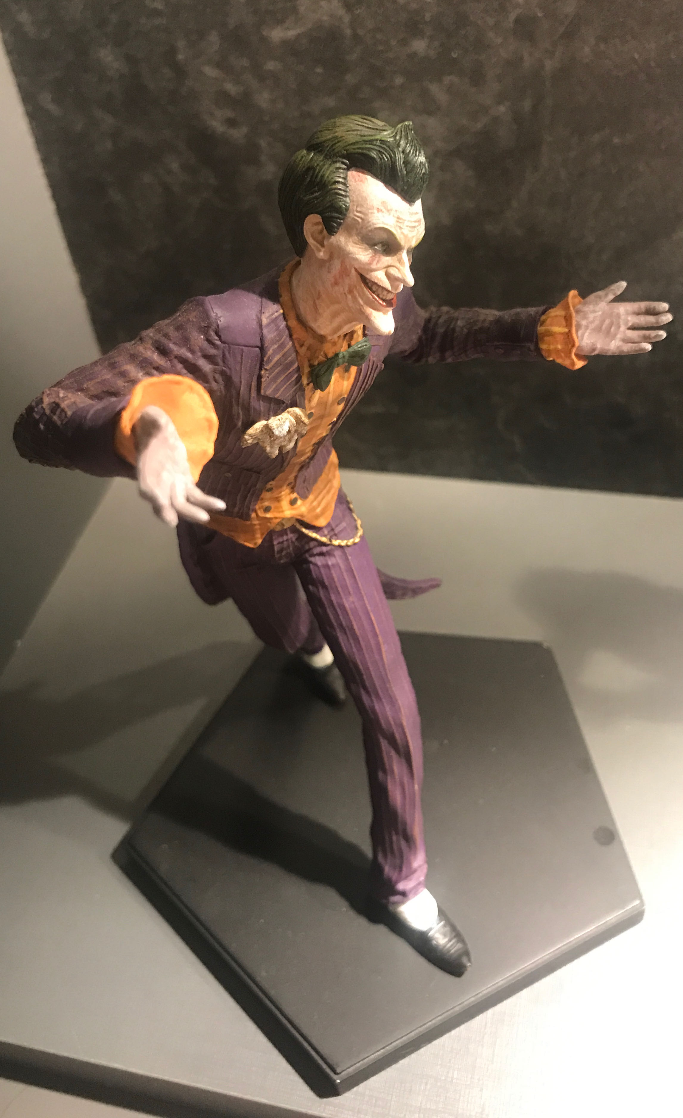 The Joker Arkham City Art Scale 1/10 - Iron Studios (Batman Arkham Knight) action figure collectible [Barcode 7898590079920] - Main Image 4