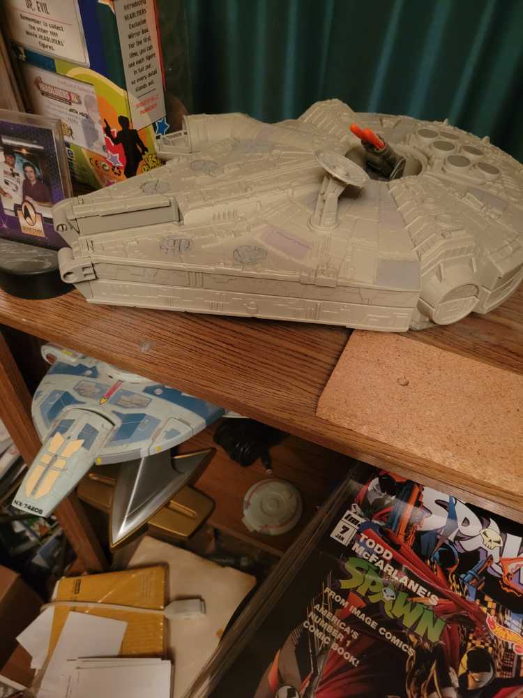 Micro Machines Star Wars Millenium Falcon - Galoob (Micro Machines) action figure collectible [Barcode 047246658787] - Main Image 3