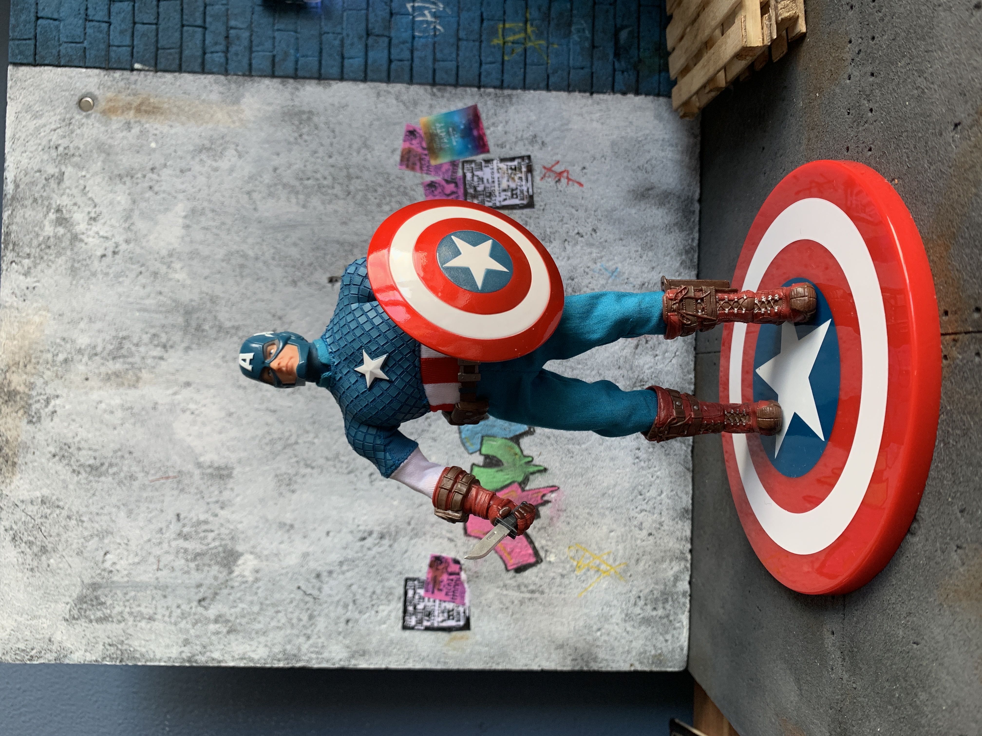 One:12 Collective/ Captain America - Mezco Toyz (One:12) action figure collectible [Barcode 696198762518] - Main Image 2