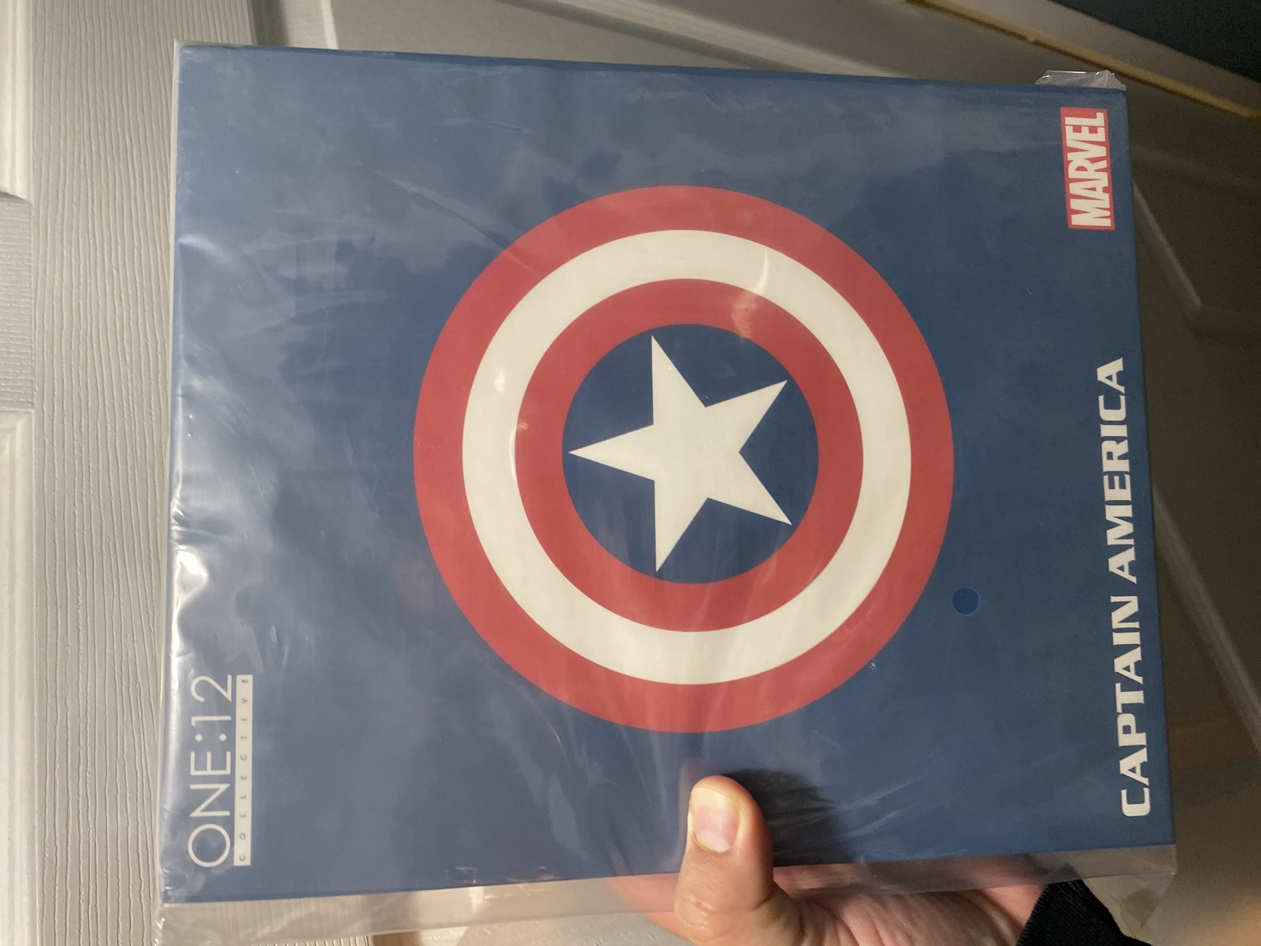 One:12 Collective/ Captain America - Mezco Toyz (One:12) action figure collectible [Barcode 696198762518] - Main Image 3