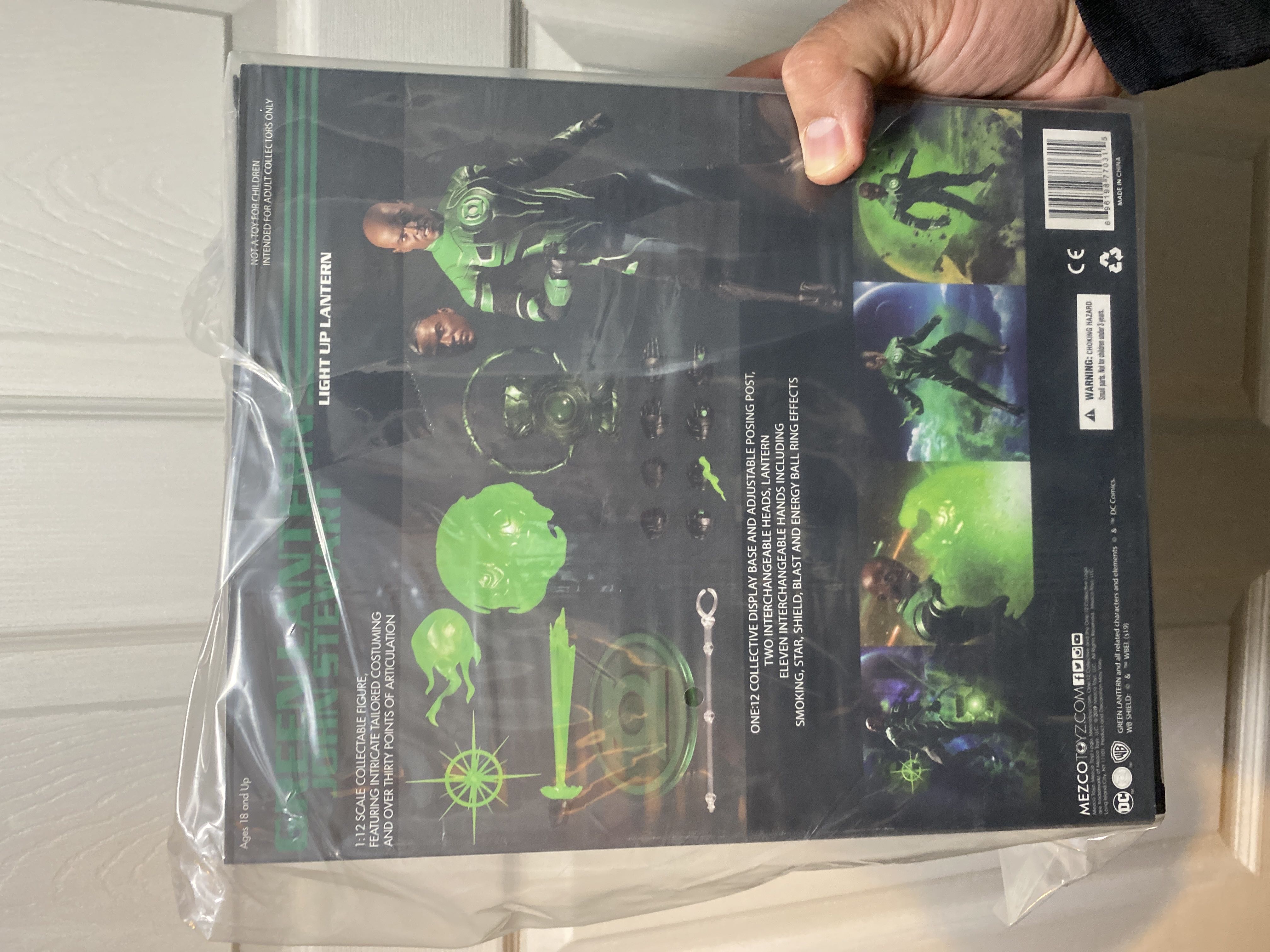 John Stewart Green Lantern - Mezco Toyz (Mezco (DC Comics)) action figure collectible [Barcode 696198770315] - Main Image 3