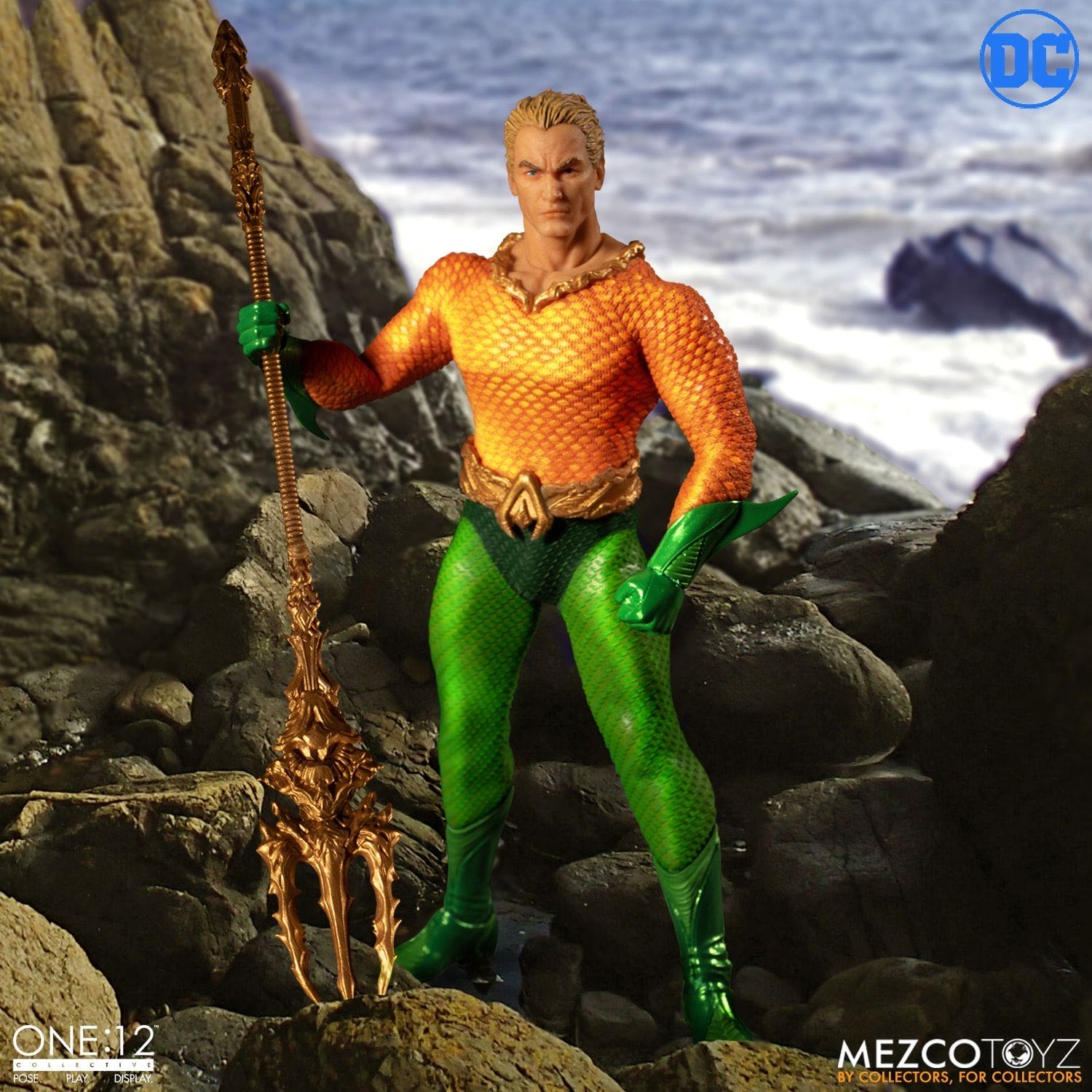 Aquaman - Mezco (DC Comics) (Mezco One:12) action figure collectible [Barcode 696198774405] - Main Image 2
