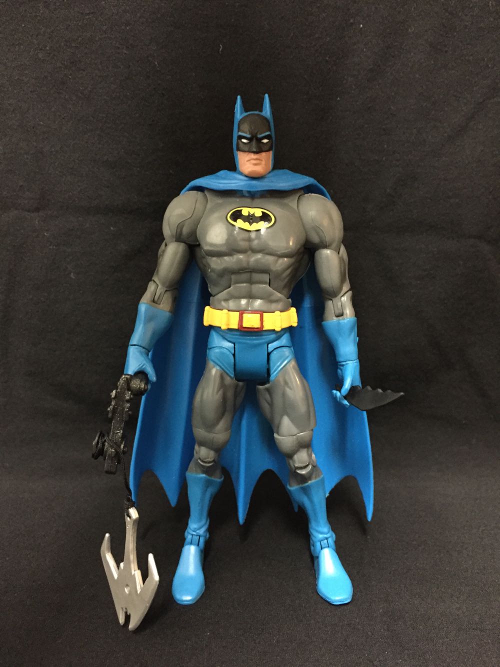 DCUC Wave 1 Figure 2 Batman (Crime Stopper) - Mattel (DC Universe Classics) action figure collectible [Barcode 027084596090] - Main Image 3