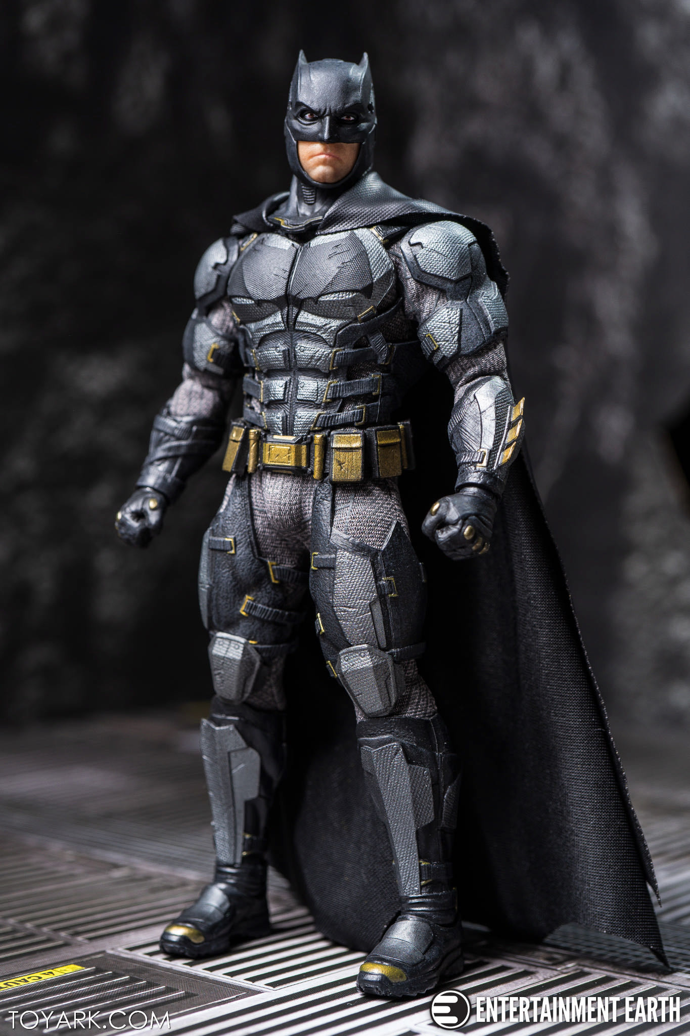 Mezco Dc Batman Tactical Suit - One:12 Collective By Mezco Toyz action figure collectible - Main Image 4