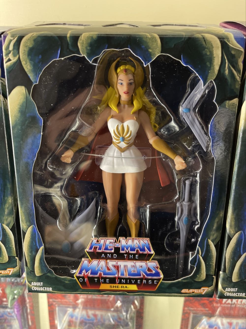 She-Ra - Super7 (Masters Of The Universe) action figure collectible [Barcode 811169033163] - Main Image 3