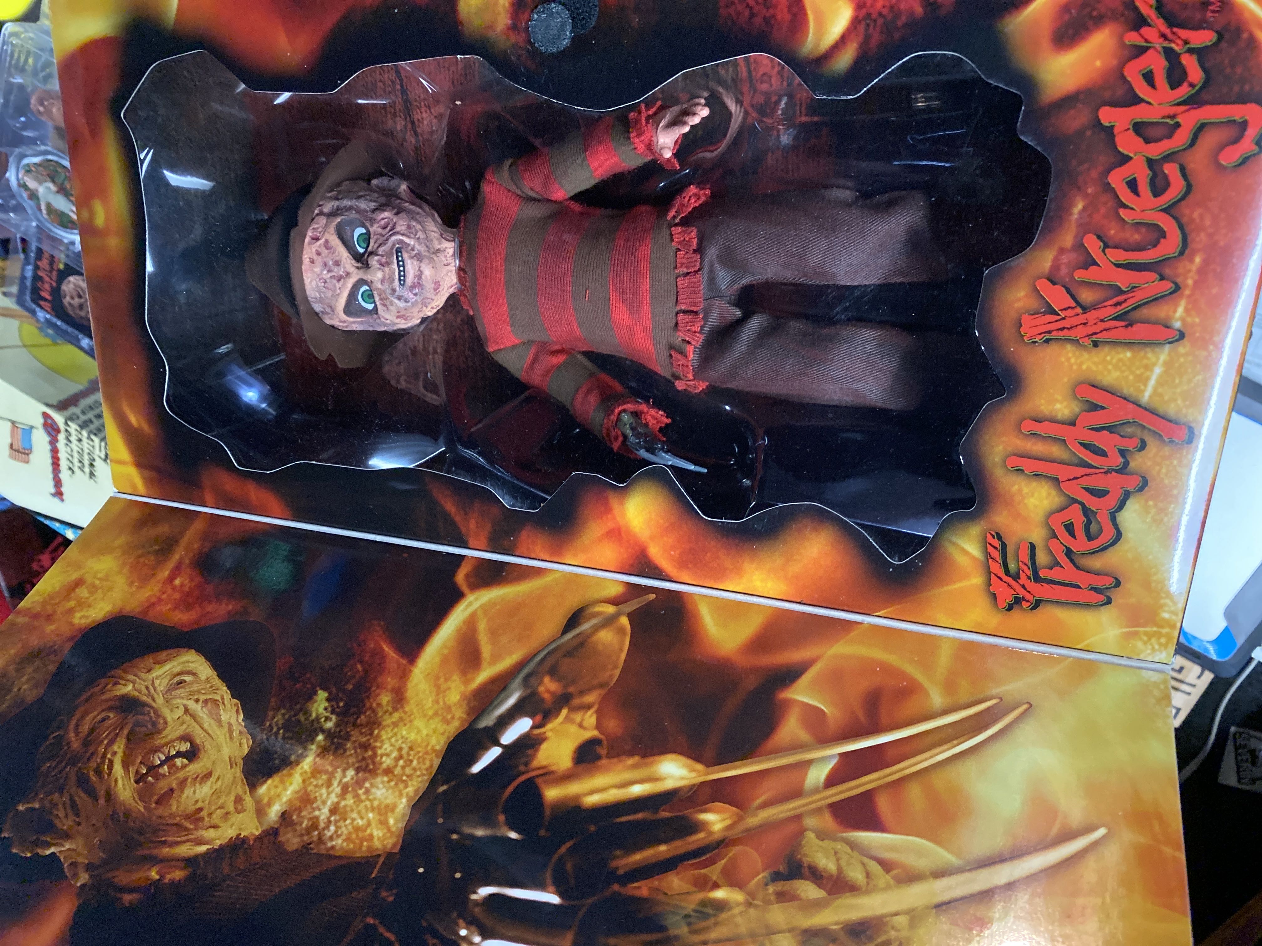 Mezco LDD Freddy Krueger - Mezco Toyz action figure collectible [Barcode 696198937701] - Main Image 2