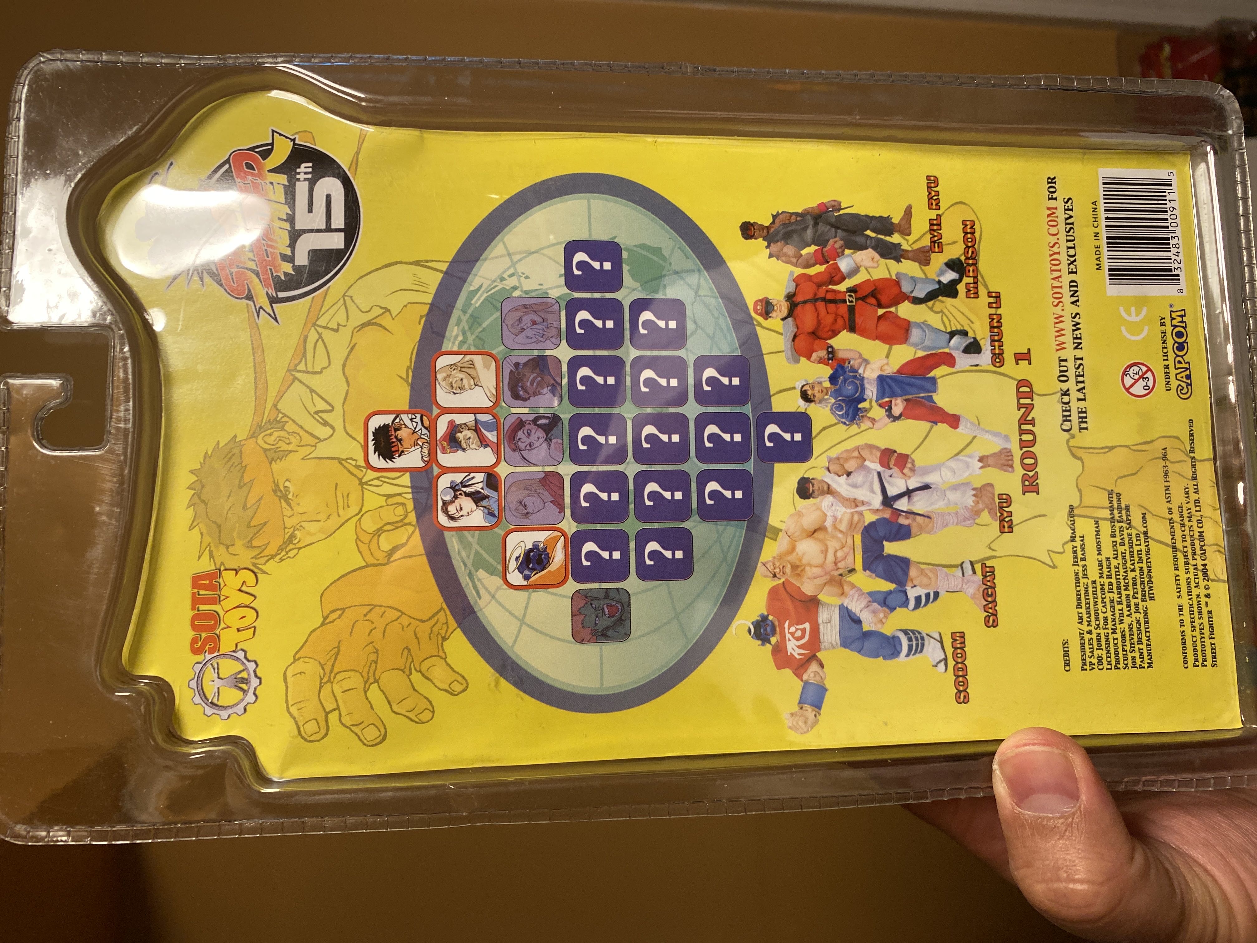 Capcom/Sota Toys - Street Fighter 15th Anniversary Edition - M.Bison - Round 1 - Capcom/Sota Toys (Street Fighter 15th Anniversary Edition) action figure collectible [Barcode 832483009115] - Main Image 2