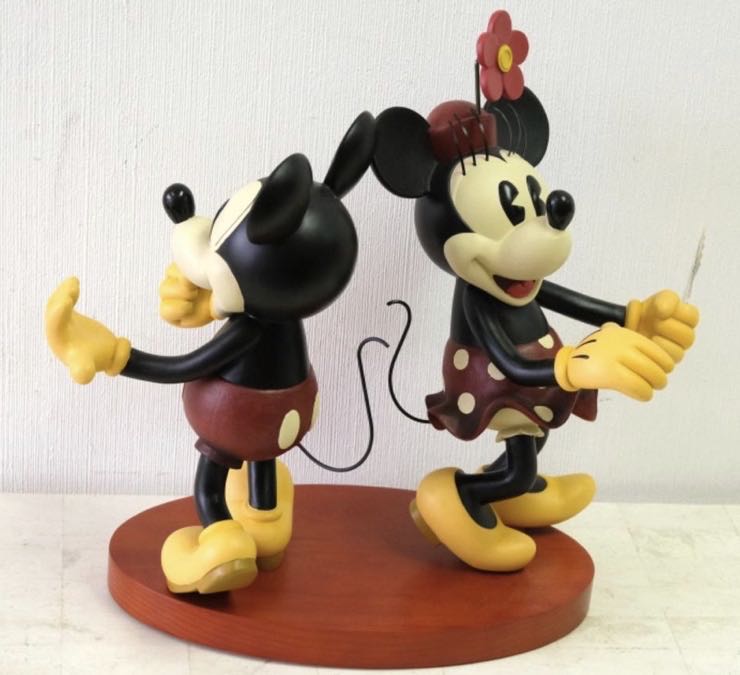 Mickey And Minnie Mouse Big Fig - artist Richard Sznerch (Disney Parks Exclusive) action figure collectible - Main Image 3