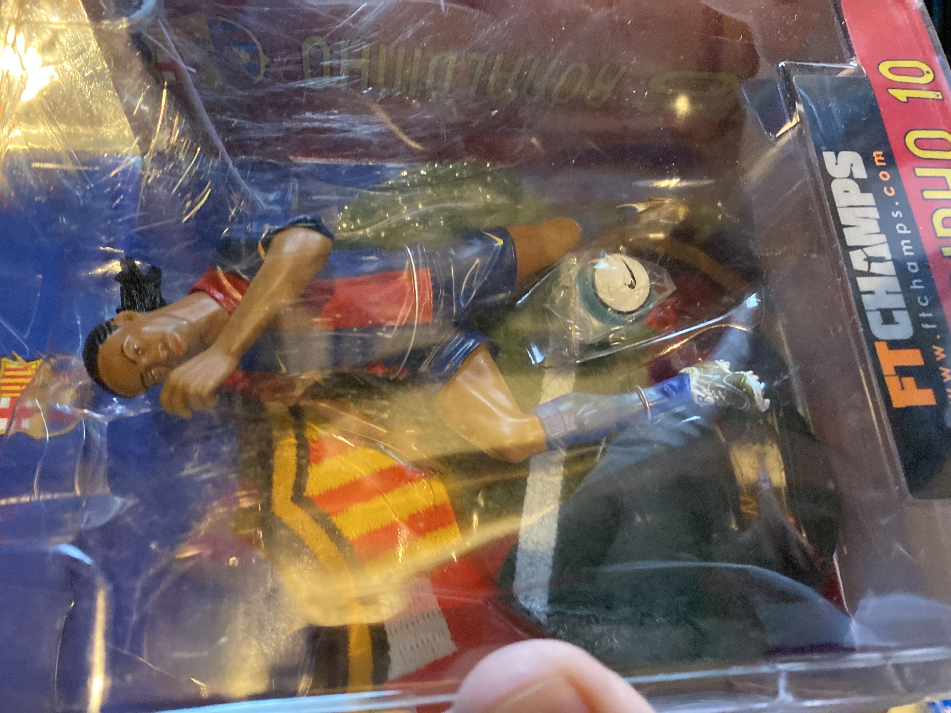 FTChamps Barcelona Series 4-3-3 Ronaldinho 10 - Ftchamps (Soccer) action figure collectible [Barcode 8436035703548] - Main Image 3