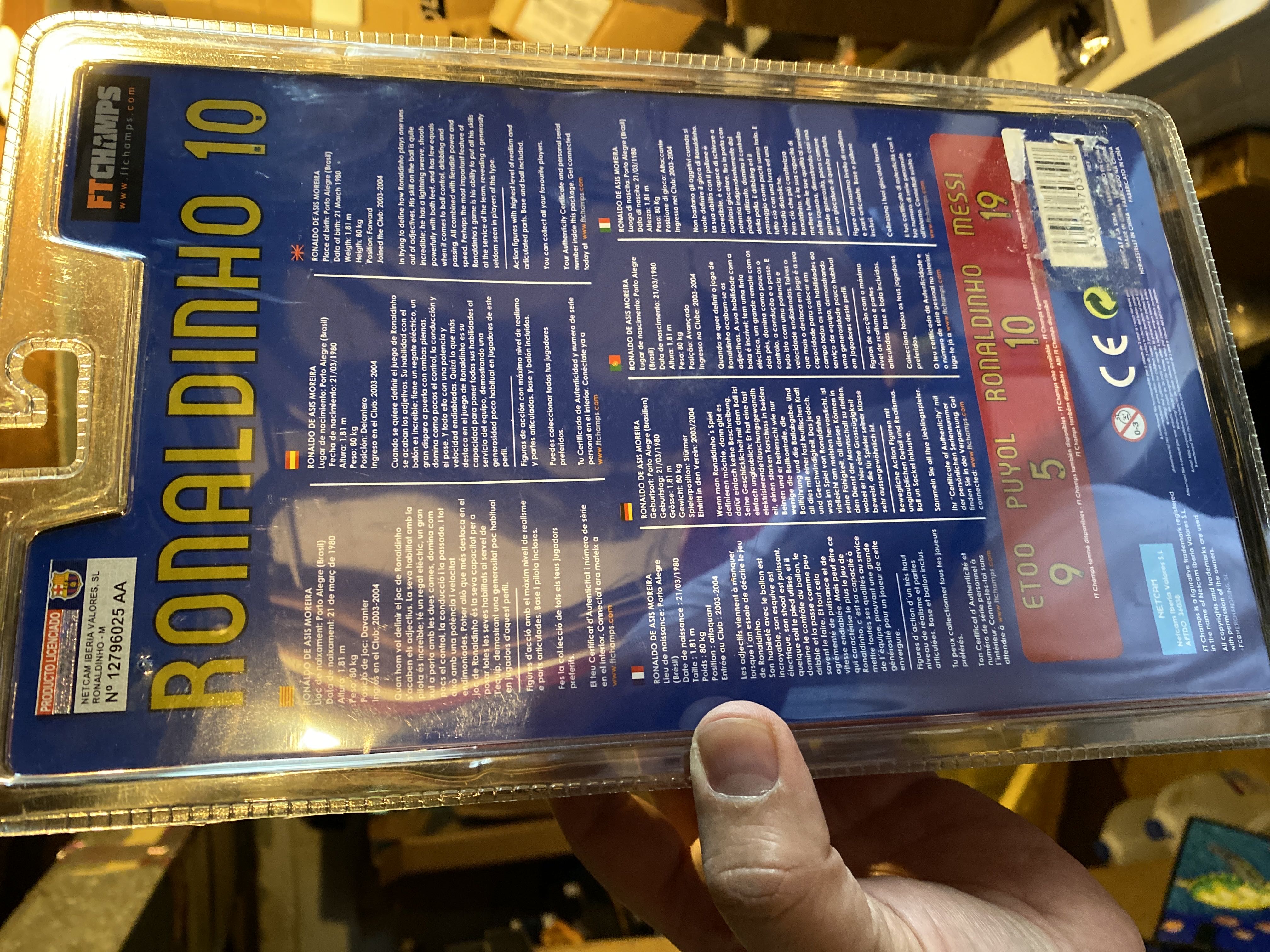 FTChamps Barcelona Series 4-3-3 Ronaldinho 10 - Ftchamps (Soccer) action figure collectible [Barcode 8436035703548] - Main Image 4