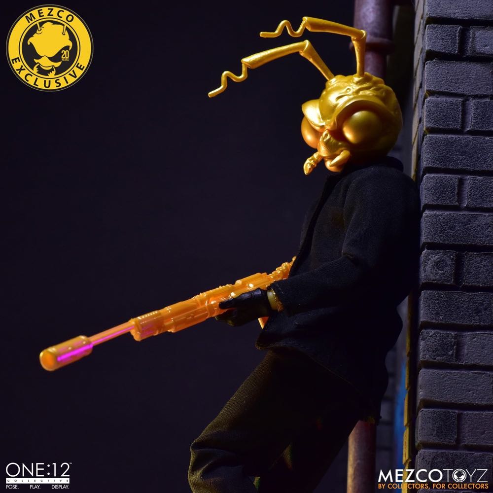 Mezco - One:12 Collective - Rumble Society - Gomez - Gomez: The Roach With The Golden Head 6” Action Figure - Mezco Toyz (One:12 Collective - Rumble Society - Gomez) action figure collectible [Barcode 696198774054] - Main Image 3
